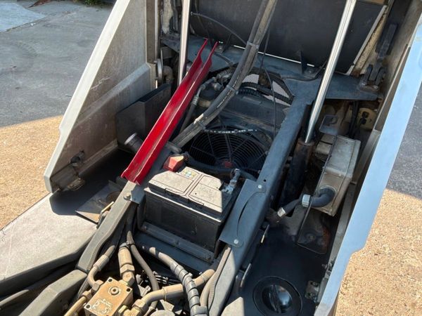 2020 bucher Cc1300 City road sweeper.....2026 hour 392151732