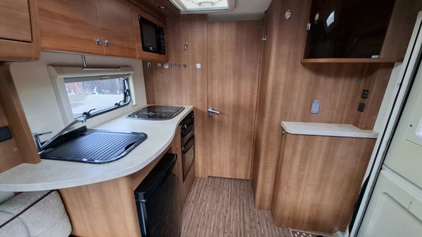 Elddis Affinity island bed caravan 392112003