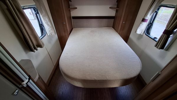 Elddis Affinity island bed caravan 392112005