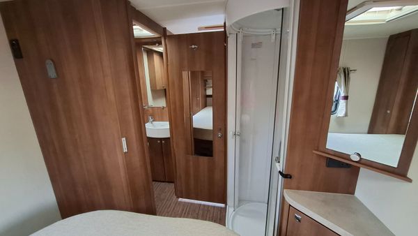Elddis Affinity island bed caravan 392112009