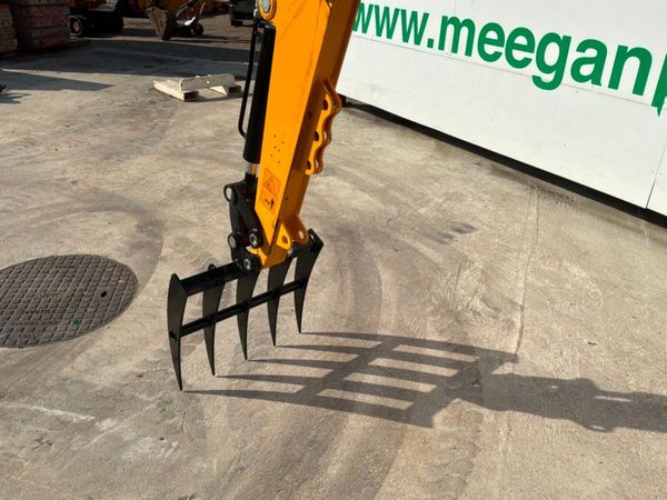New / unused 1000kg mini / micro digger....2950 eu 392299187