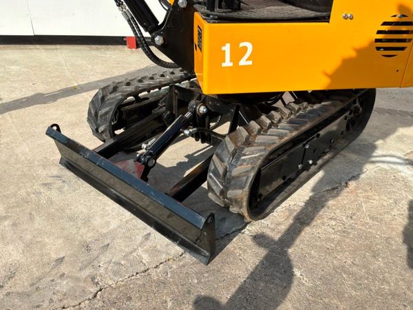 New / unused 1000kg mini / micro digger....2950 eu 392299192