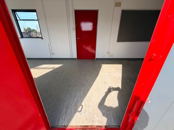 32 x 10 site office cabin ...full open plan .....2 392299129