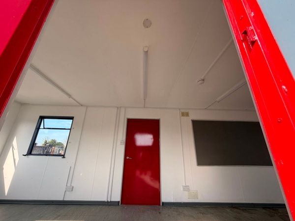 32 x 10 site office cabin ...full open plan .....2 392299130