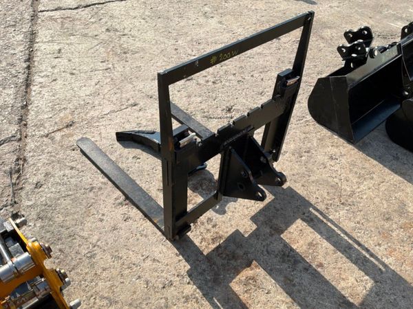 New / unused 1000kg mini / micro digger....2950 eu 392299204