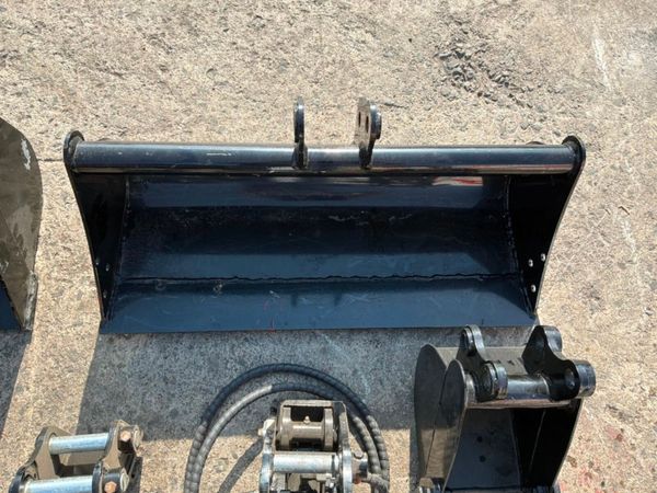 New / unused 1000kg mini / micro digger....2950 eu 392299212