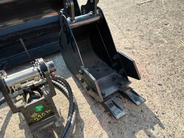 New / unused 1000kg mini / micro digger....2950 eu 392299213