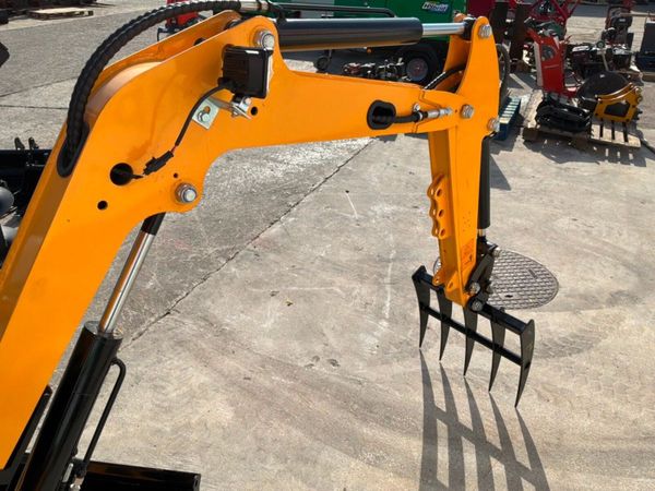 New / unused 1000kg mini / micro digger....2950 eu 392299224