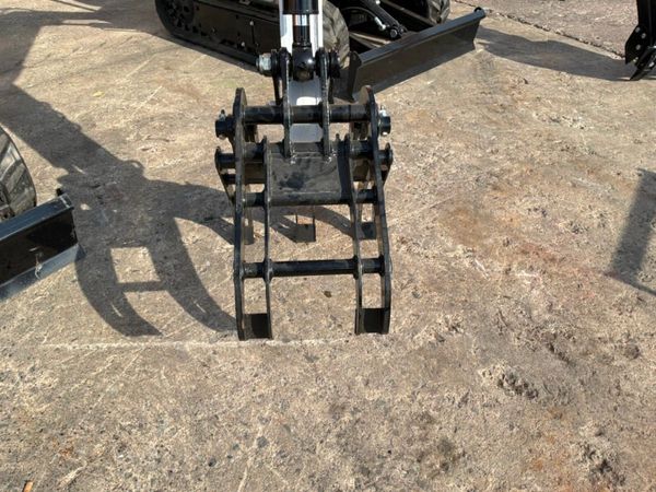 New / unused 1000kg mini / micro digger....2950 eu 392299226