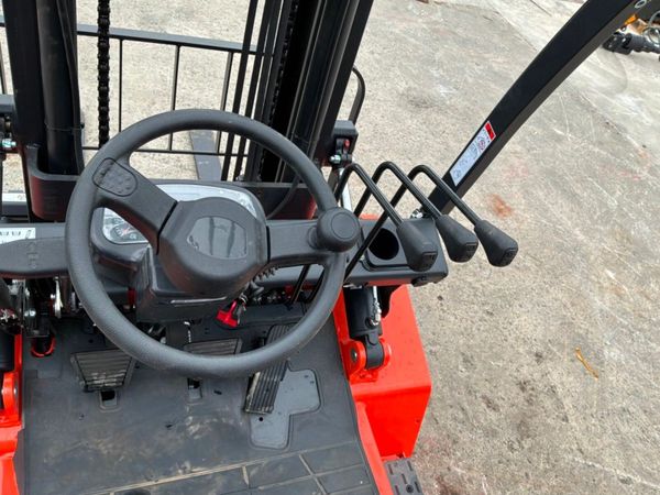 New / unused Hchi forklift....3 ton. container spe 392227384