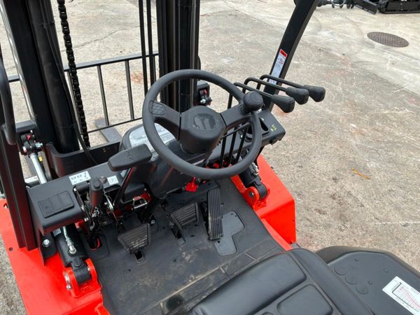 New / unused Hchi forklift....3 ton. container spe 392227395