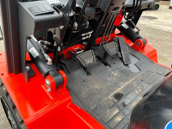 New / unused Hchi forklift....3 ton. container spe 392227398