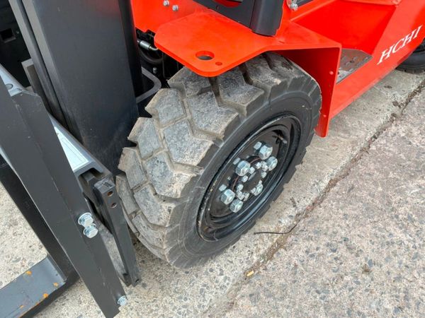 New / unused Hchi forklift....3 ton. container spe 392227402