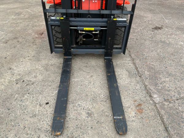 New / unused Hchi forklift....3 ton. container spe 392227403