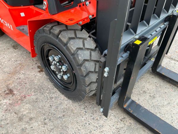 New / unused Hchi forklift....3 ton. container spe 392227408