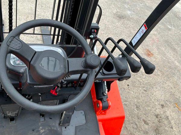 New / unused Hchi forklift....3 ton. container spe 392227410