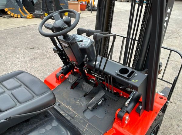 New / unused Hchi forklift....3 ton. container spe 392227412
