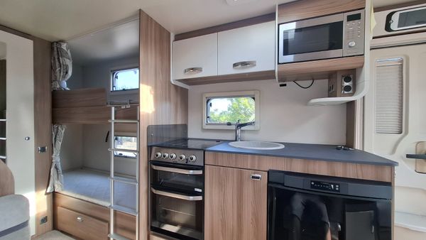Swift Archway 6 berth 392357584