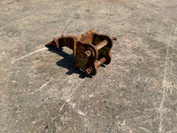 Mini digger Ripper tooth attachment......30mm pins 392387945