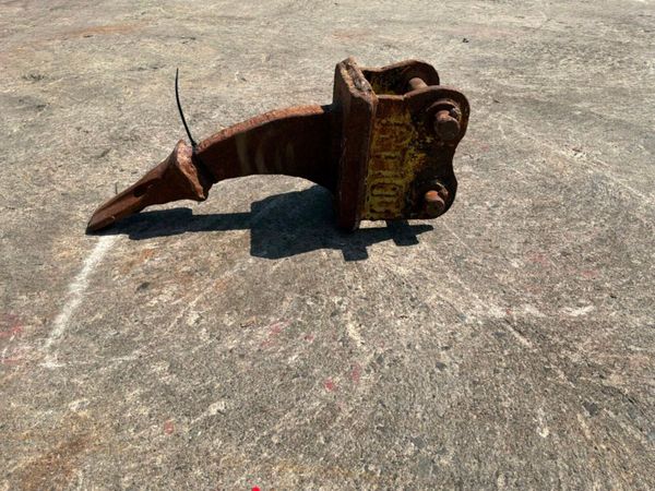 Mini digger Ripper tooth attachment......30mm pins 392387947