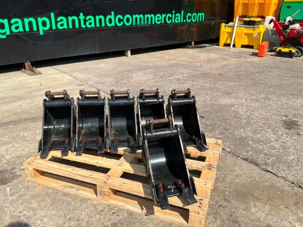 New 9" Strickland digging bucket.........25mm pins 392395678