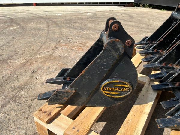New 9" Strickland digging bucket.........25mm pins 392395682