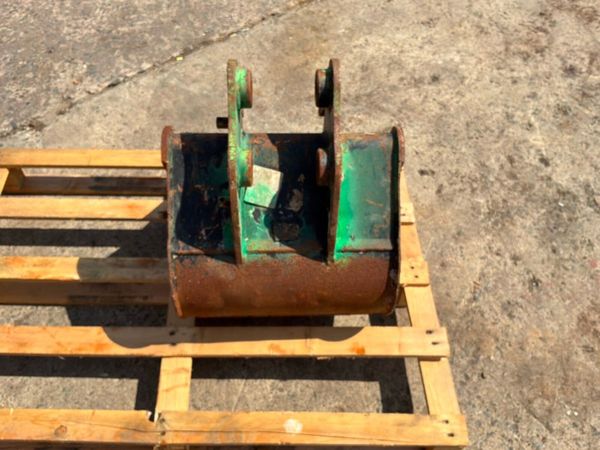 18" Rhinox mini digger bucket.....30mm pins....... 392333443