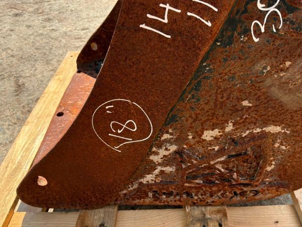 18" Rhinox mini digger bucket.....30mm pins....... 392333447