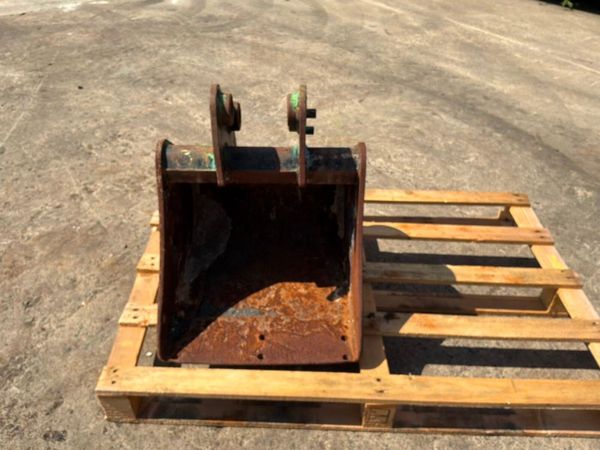 18" Rhinox mini digger bucket.....30mm pins....... 392333459
