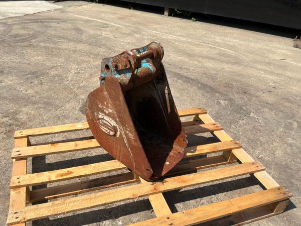 12" Strickland mini digger bucket....30mm pins... 392333465