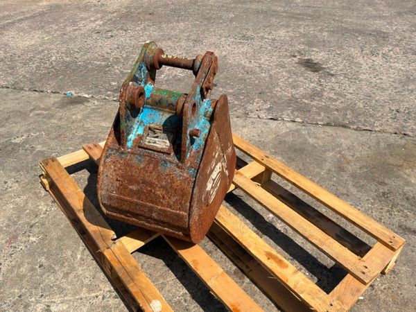 12" Strickland mini digger bucket....30mm pins... 392333469