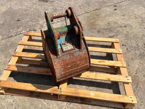 12" Strickland mini digger bucket....30mm pins... 392333470
