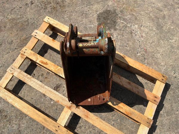 12" Strickland mini digger bucket....30mm pins... 392333475
