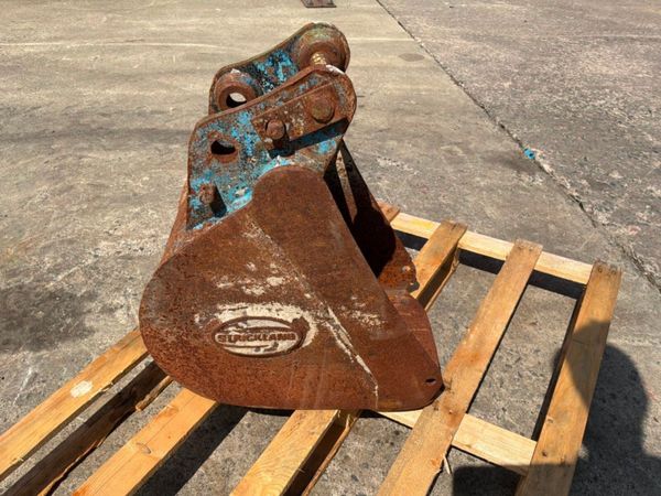 12" Strickland mini digger bucket....30mm pins... 392333479