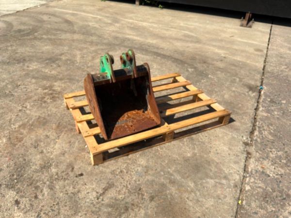 18" Rhinox mini digger bucket.....30mm pins....... 392333435
