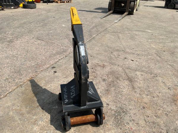 New / unused 13 tonne ripper tooth..65mm pins..... 392333546