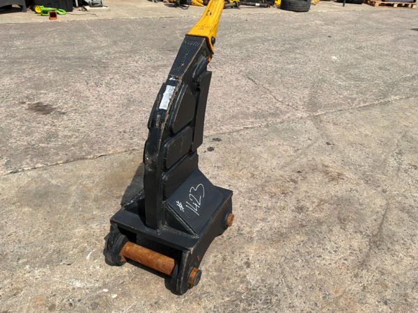 New / unused 13 tonne ripper tooth..65mm pins..... 392333563