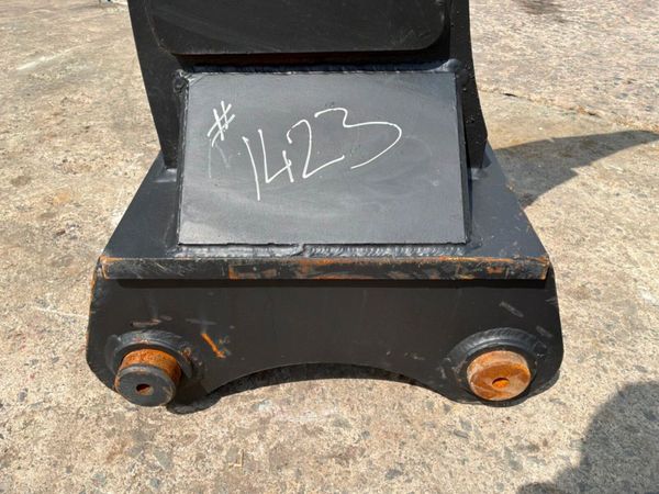 New / unused 13 tonne ripper tooth..65mm pins..... 392333571