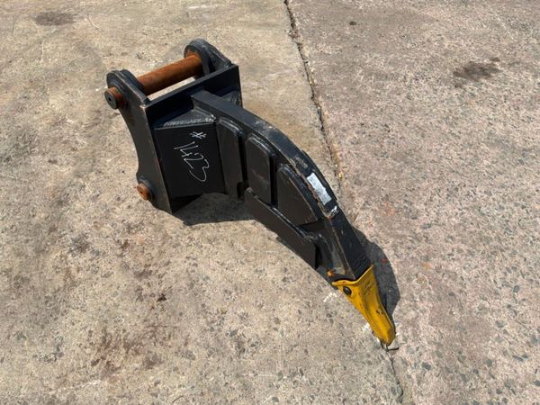 New / unused 13 tonne ripper tooth..65mm pins..... 392333595