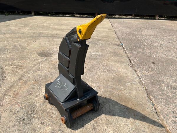 New / unused 13 tonne ripper tooth..65mm pins..... 392333537