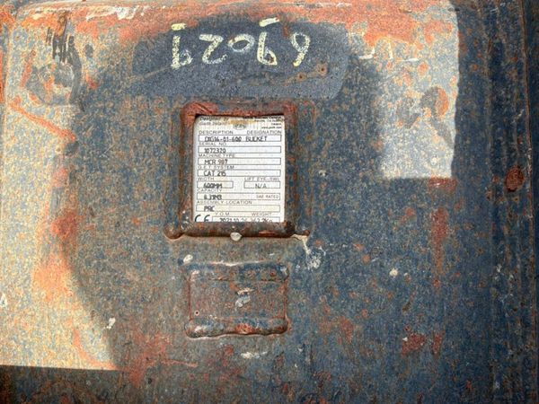 24" Geith bucket...65mm pins.......13 tonne......2 392497728