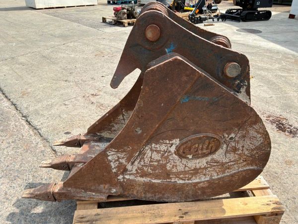 24" Geith bucket...65mm pins.......13 tonne......2 392497732