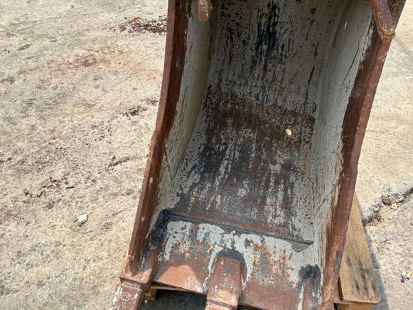 24" Geith bucket...65mm pins.......13 tonne......2 392497736