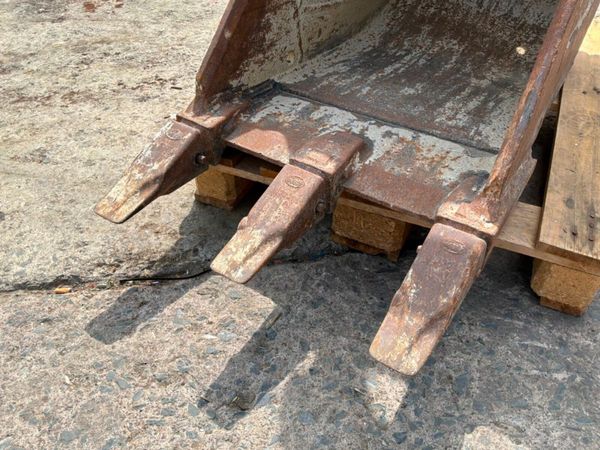 24" Geith bucket...65mm pins.......13 tonne......2 392497737