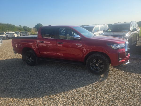 Toyota Hilux 2.8 D4D SR5 392572941