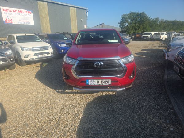 Toyota Hilux 2.8 D4D SR5 392572948