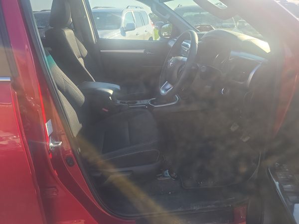 Toyota Hilux 2.8 D4D SR5 392572961