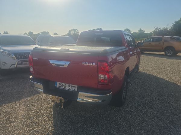 Toyota Hilux 2.8 D4D SR5 392572964
