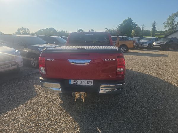Toyota Hilux 2.8 D4D SR5 392572965