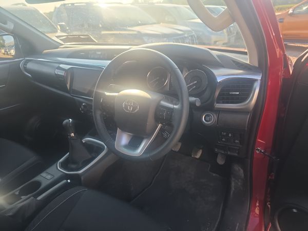 Toyota Hilux 2.8 D4D SR5 392572976